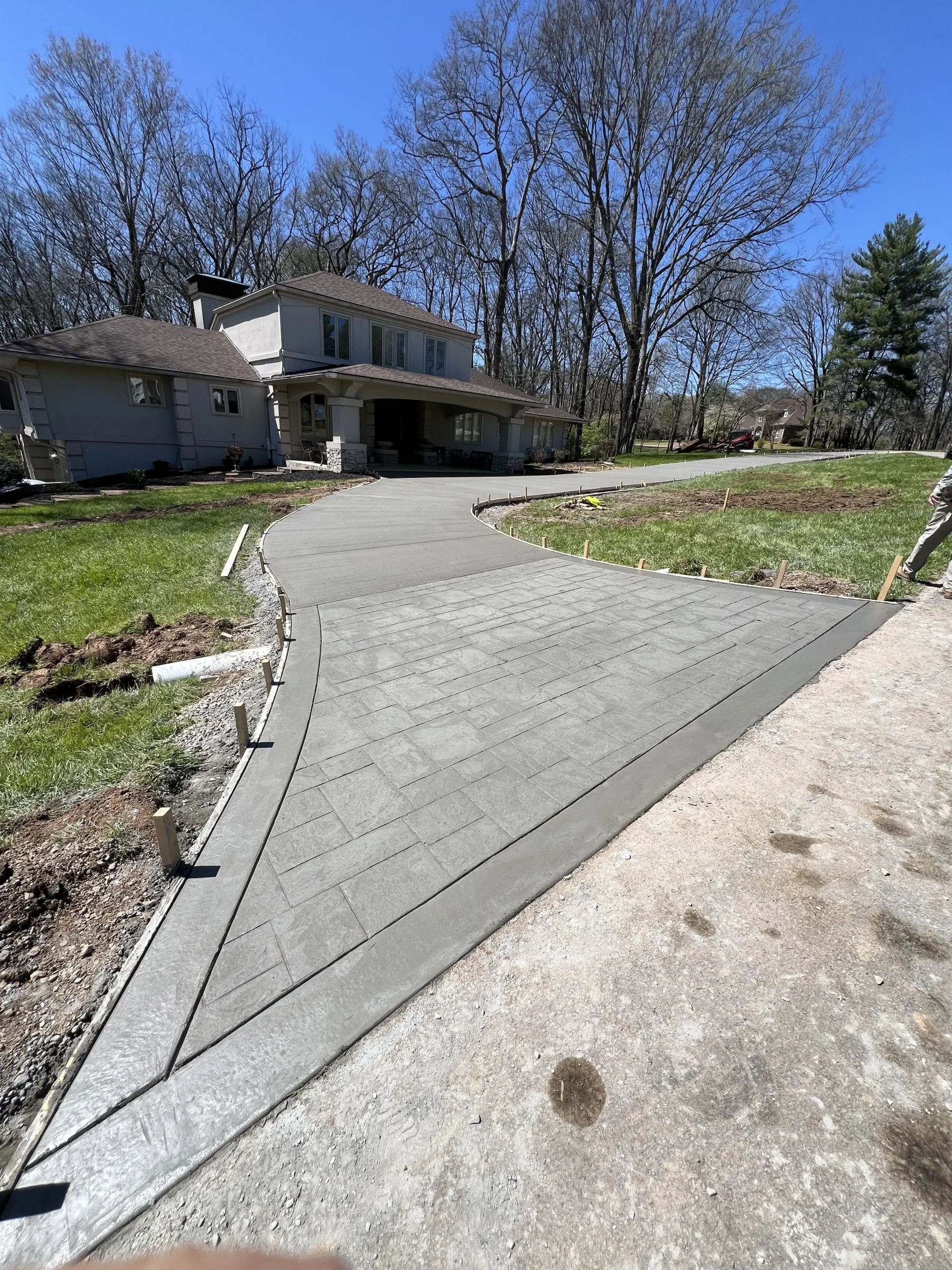 concrete driveway installation contractors