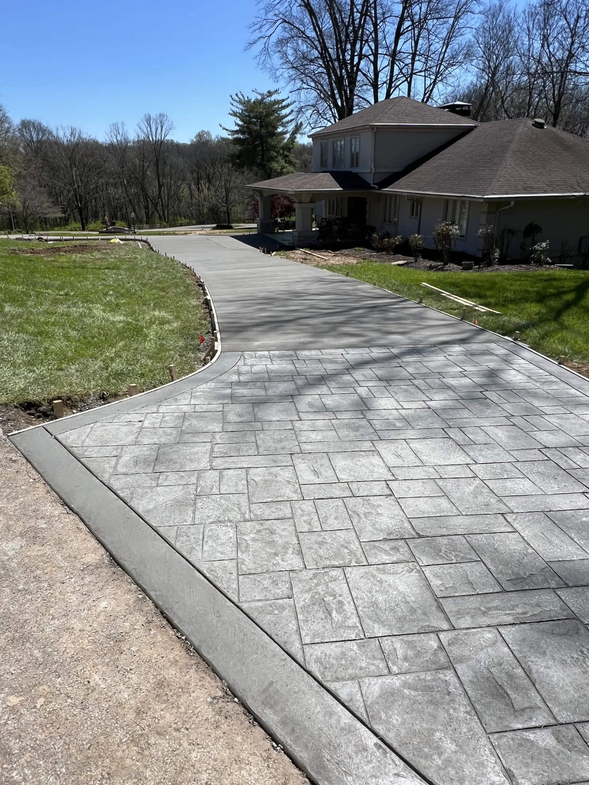 concrete driveway installation contractors
